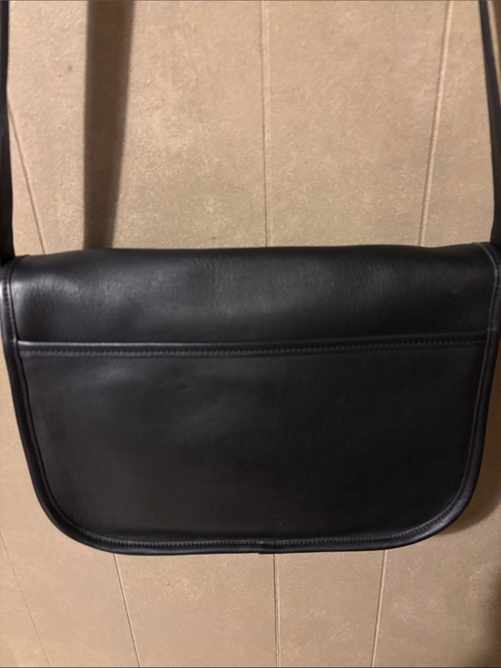 Vintage Coach City Bag Black Leather Crossbody Bag with Gold Turn-Lock - Picture 6 of 12